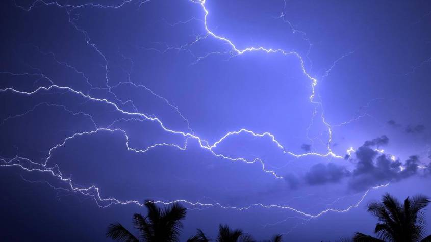 Lightning Strikes Teacher Dead, 17 Hospitalized