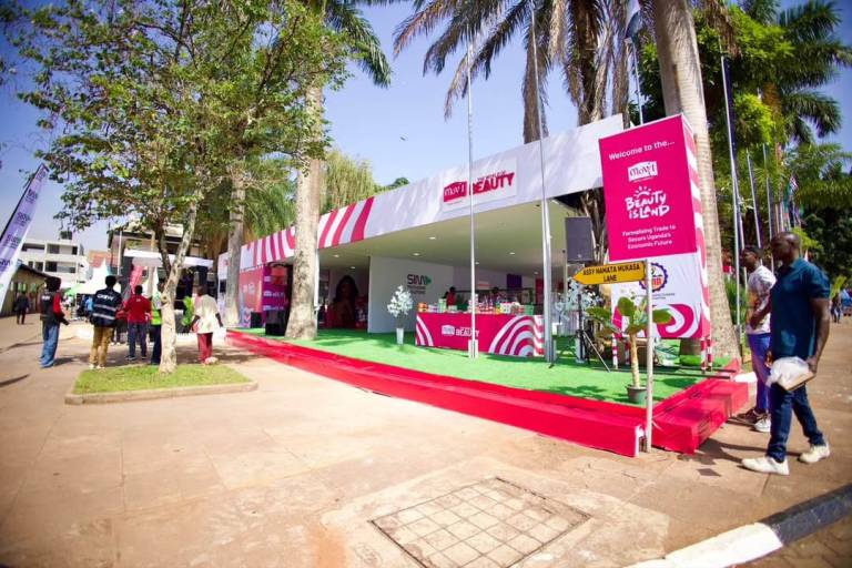 The trade fair (2)